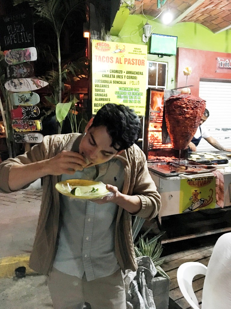 rodney-ingram-eating-taco-sayulita-mexico