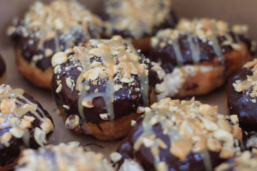 snickers-gourmet-doughnut